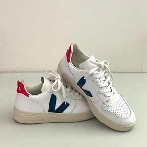 Veja V-10 Leather Sneakers - Size IT37